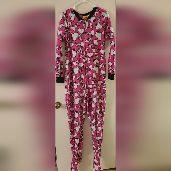Peanuts Other - PEANUTS Snoopy Footed Pajamas for Women Size XL